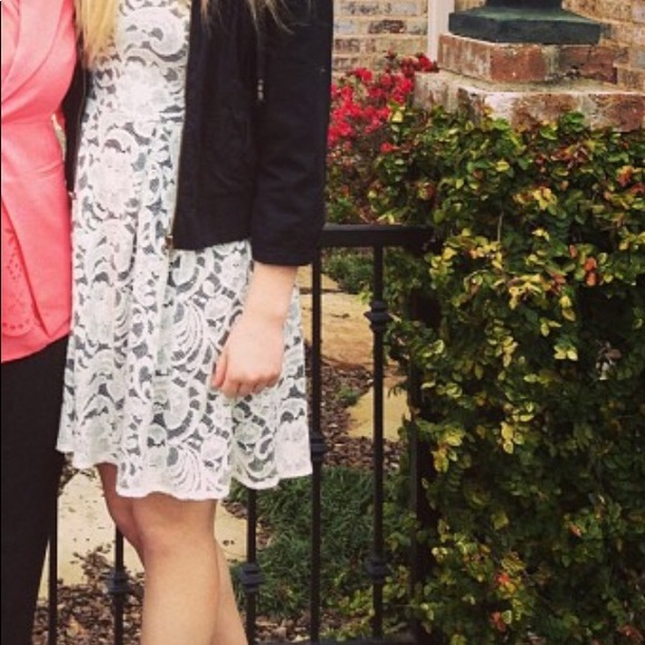 🔴MONTEAU LACE DRESS🔴 - Picture 6 of 8